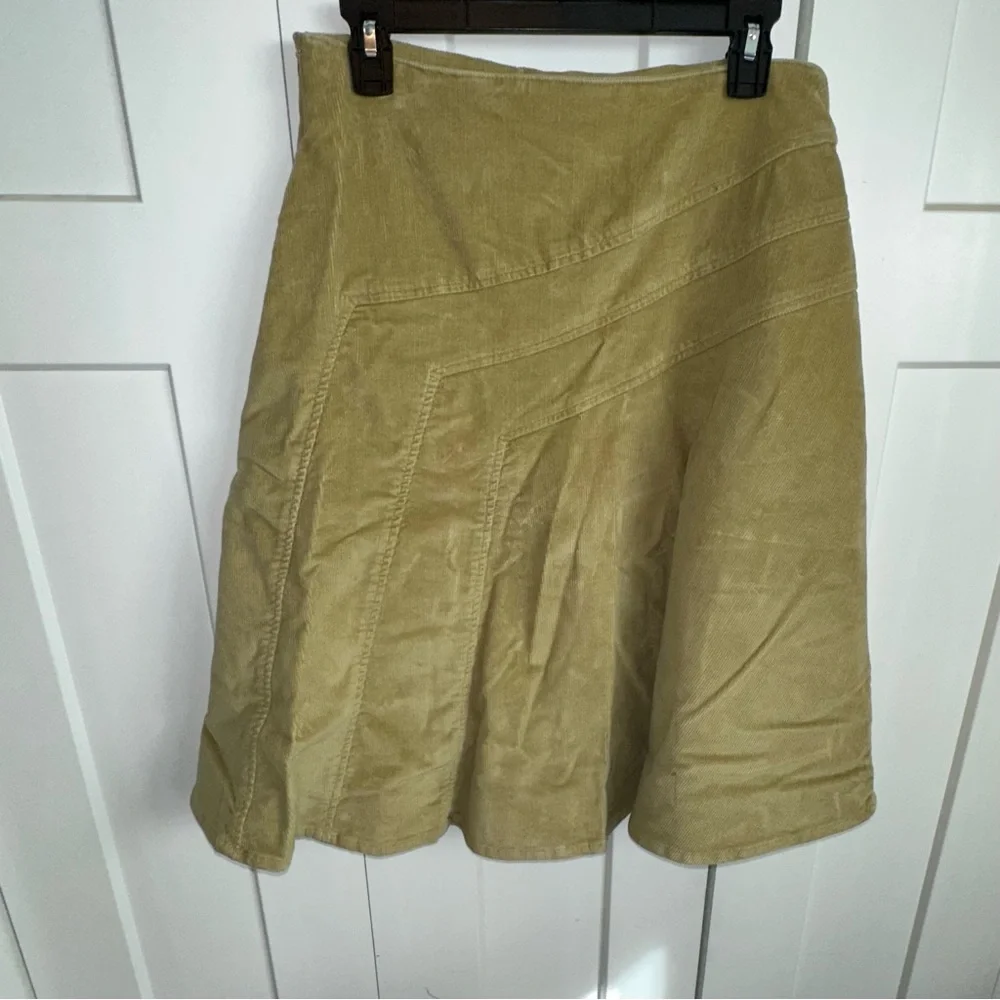 Women's A.M.I. Corduroy Green Skirt - Size 10 - Picture 3 of 7